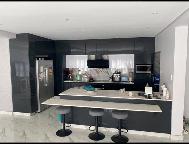 3 BEDROOM TOWNHOUSE FOR SALE IN BEVERLEY HILLS